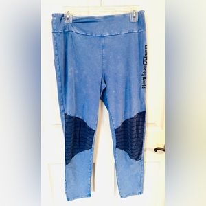 Disney Women’s Leggings Size Medium